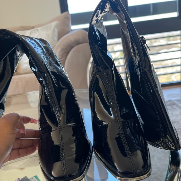 Public Desire 
CARYN WIDE FIT BLACK PU KNEE HIGH HEELED BOOTS - Picture 3 of 3